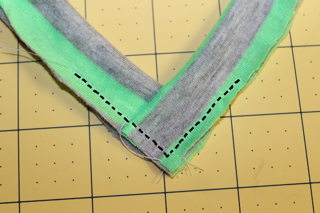 mingo & grace || DIY V Neck Tutorial